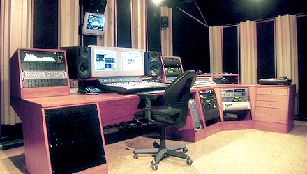 Recording Studio sala 2 - lavori di insonorizzazione , trattamento acustico e consolle su misura